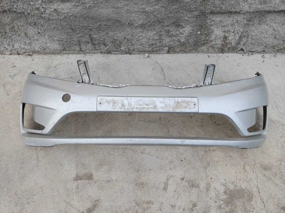 Продаю задний бампер для машины Kio Rio