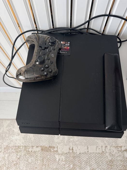 Sony PlayStation 4 (PS4) + игры + джойстик