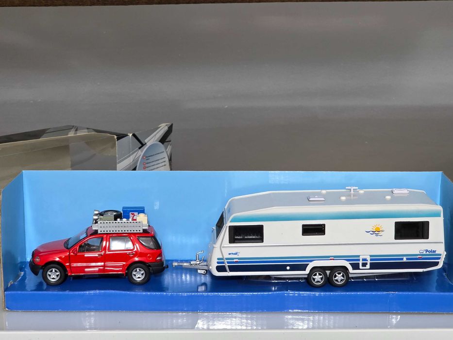 Macheta Auto 1/43 Cararama Hongwell Mercedes ML + Rulota Polar
