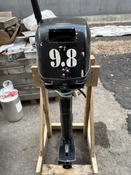 Лодочный двигатель