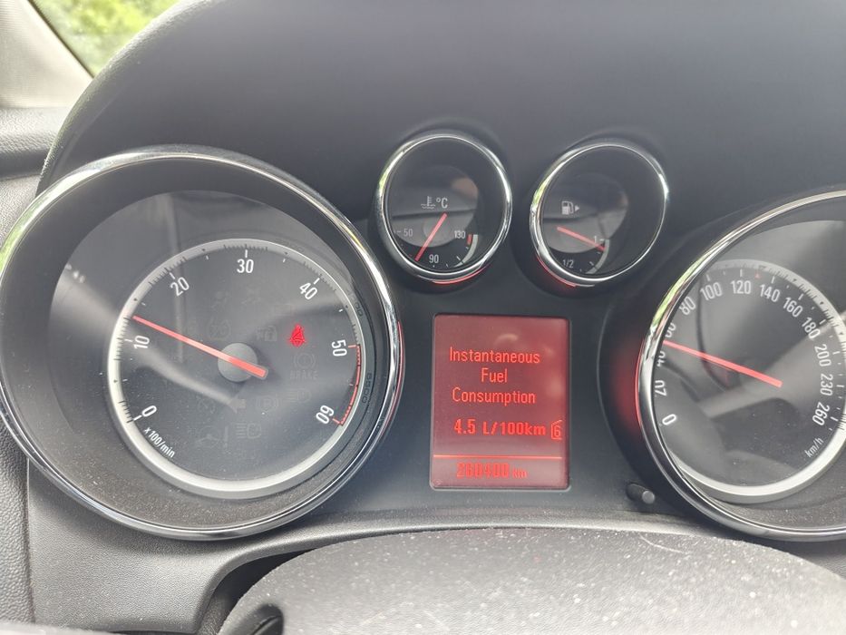 Продавам OPEL Astra спортс таурер