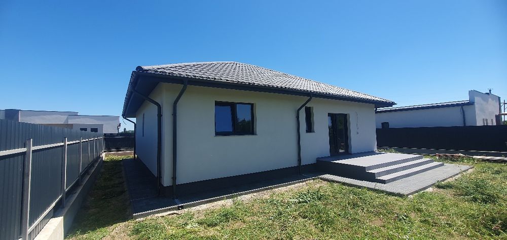 Casa nouă de vanzare!