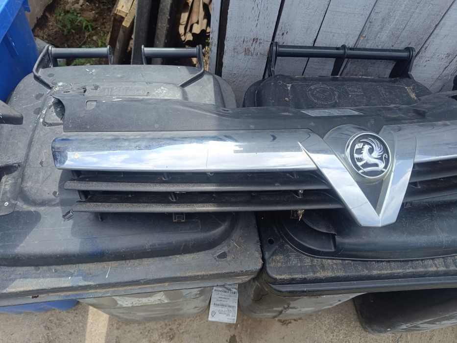 Grila bara fata Opel Astra h an 2007