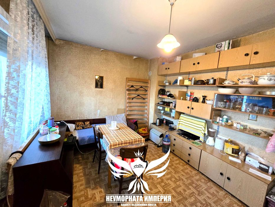 Продавам тристаен/четиристаен апартамент с площ от 94кв.м. на 5етаж в  град Пловдив квартал Тракия