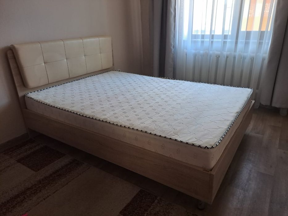 Продается двуспальная кровать.