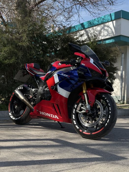 Honda CBR1000RR SP FIREBLADE 2021 в идеальном состояние