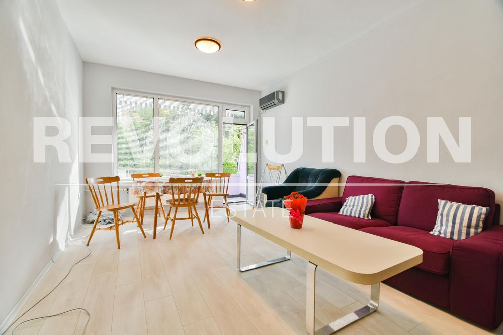 Дава се под наем Тристаен апартамент в София, Гоце Делчев - 90 кв.м за 650 € - Снимка #1