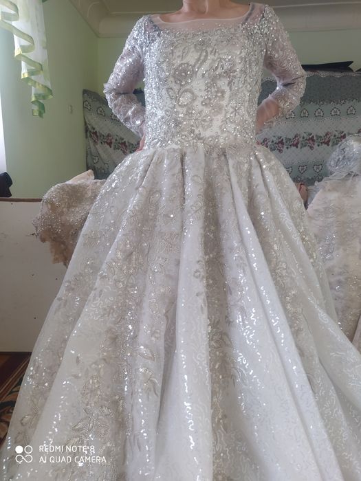 Oq koylaklar salon uchun