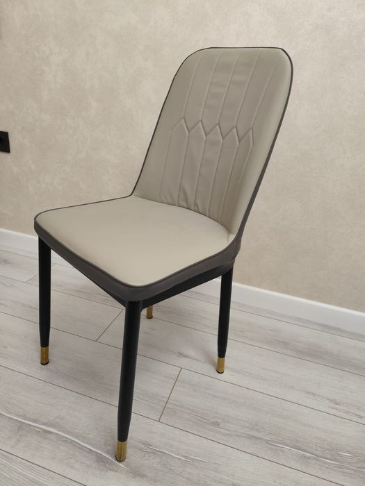 Продам 2 серых новых стула