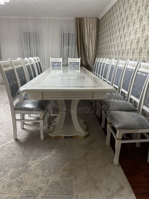 Стол со стульями 18штук