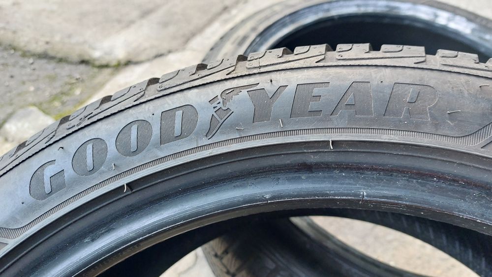 Зимни гуми 225/45/18 Goodyear Ultragrip 2 броя