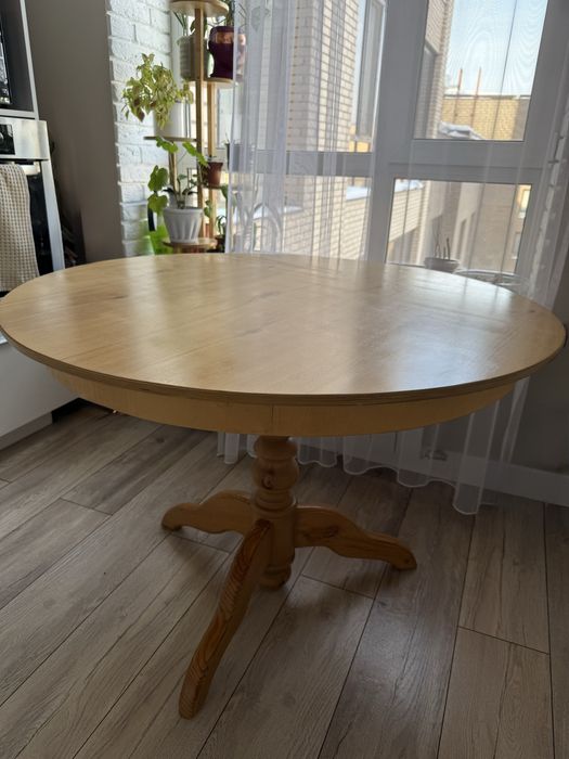 Продам обеденный стол