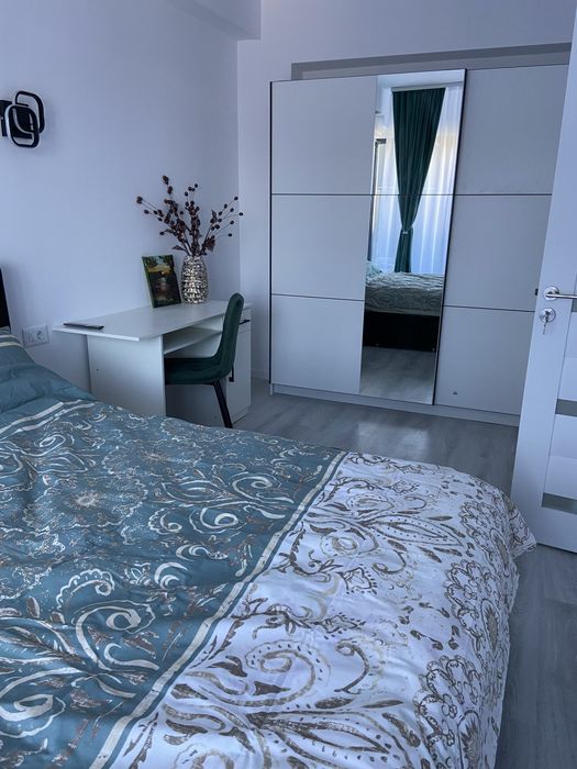 Inchiriez apartament 3 camere in bloc nou