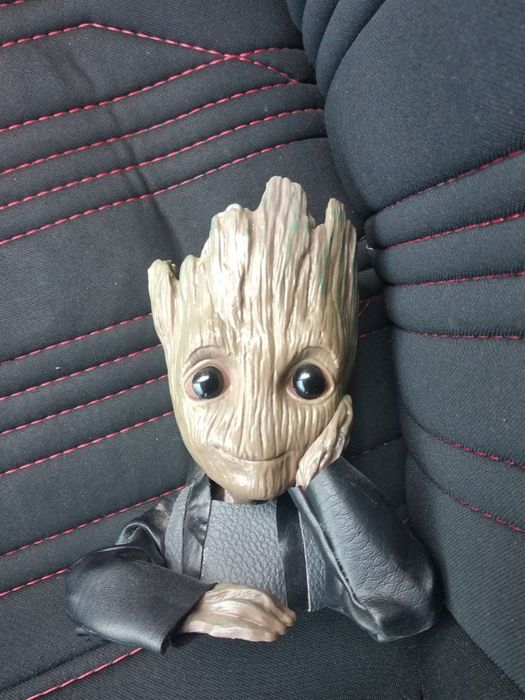 Groot срочно сотилади