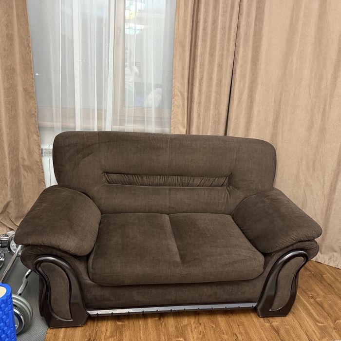 Два дивана и одно кресло