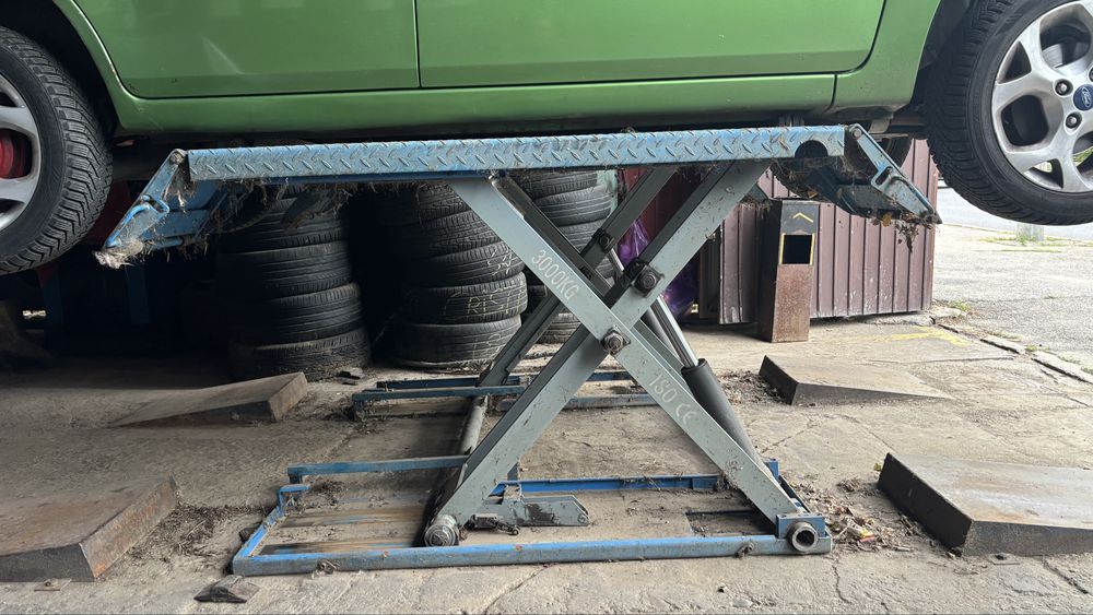 Elevator electrohidraulic 3 T