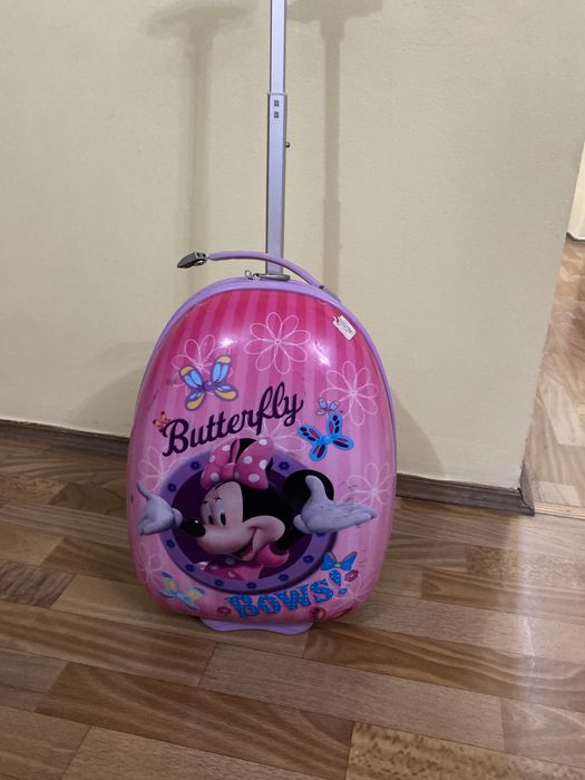 Продам детский чемодан на колесиках