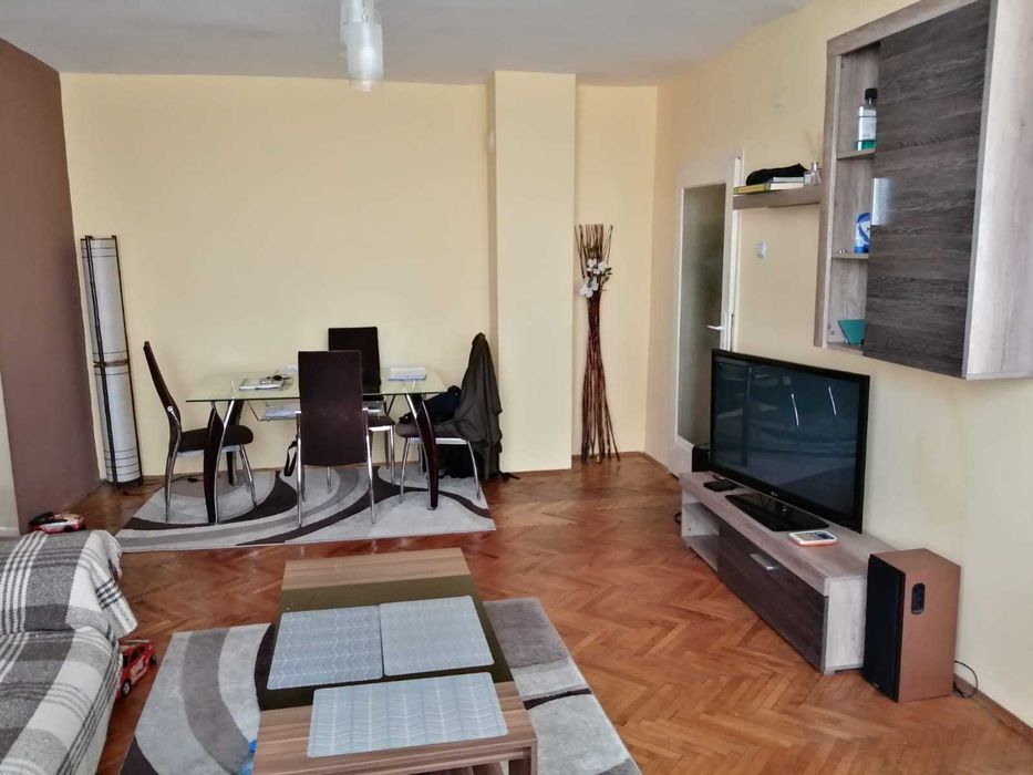 Продава се Тристаен апартамент в Омуртаг - 85 кв.м за 690 €/кв.м - Снимка #2