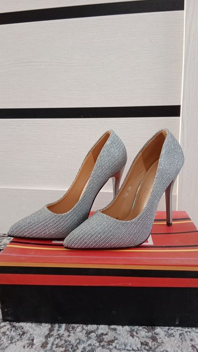 Туфли на той . 35 размер