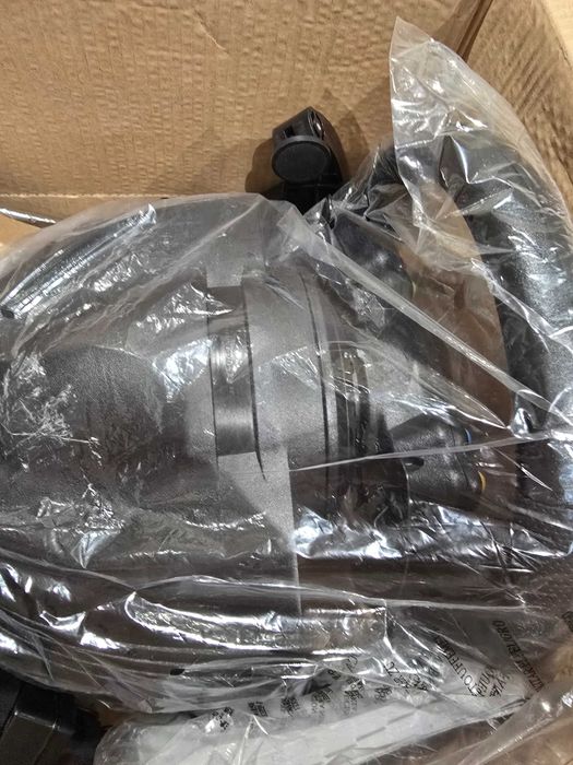Продавам PC волан с три педала TMX PRO на THRUSTMASTER