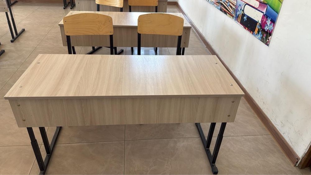 Школьная парта комплект одна парта 2 стулья
