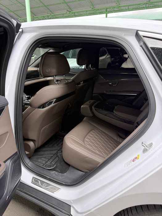 Byd han dual motor 3.9s