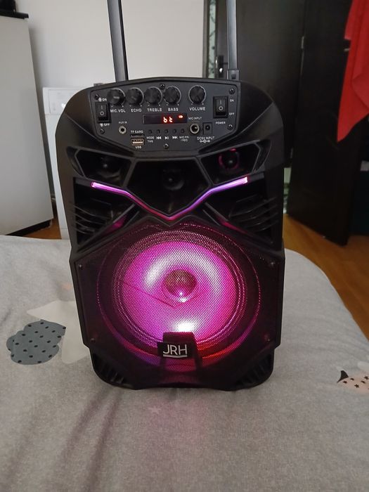 Vând boxe portabile