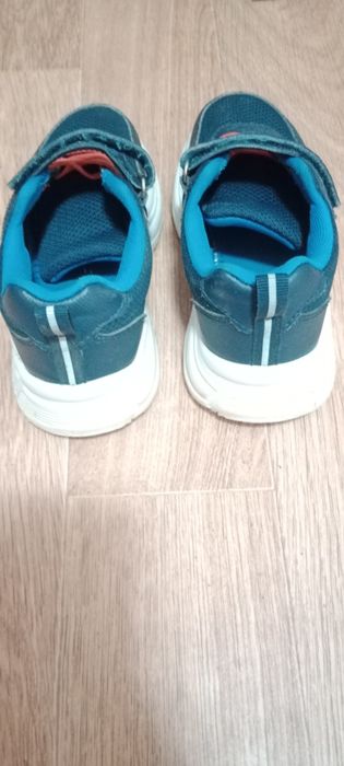 Продам кроссовки