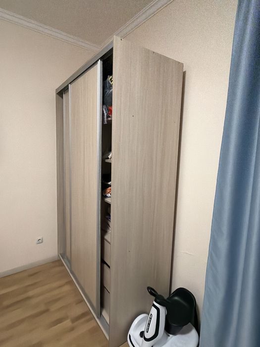 Продам двудверный шкаф