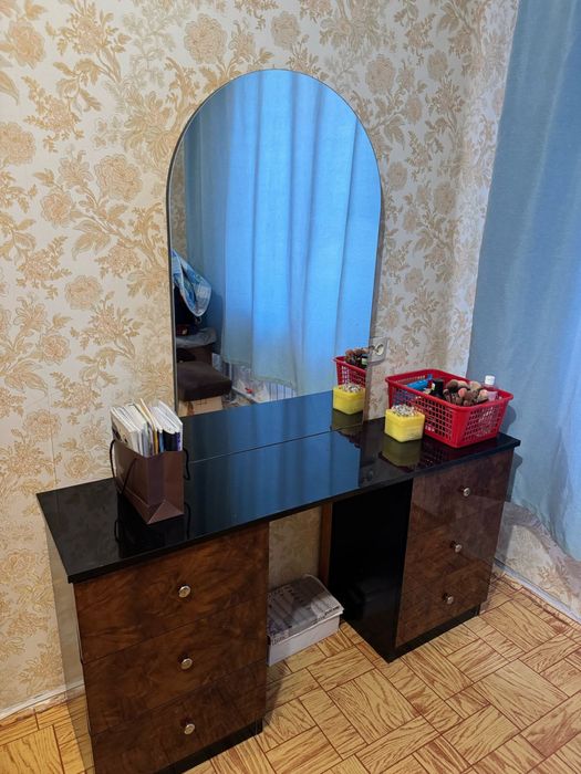 Продается спальный гарнитур