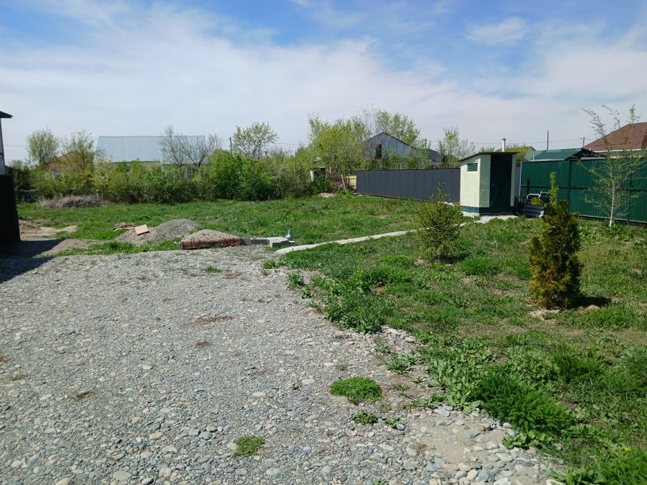 Участок с времянкой