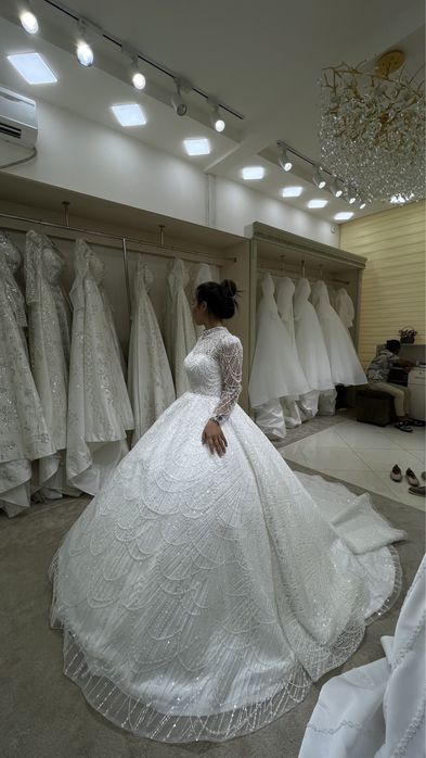 Свадебная платье со шлейфом