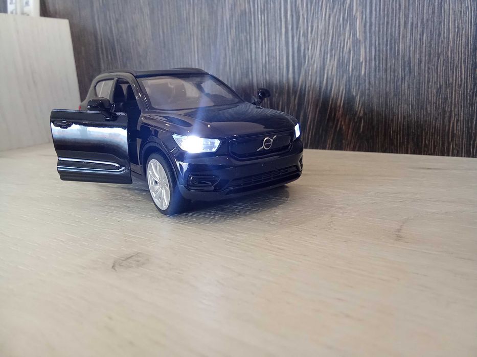 Метална количка Volvo XC 40  !!!