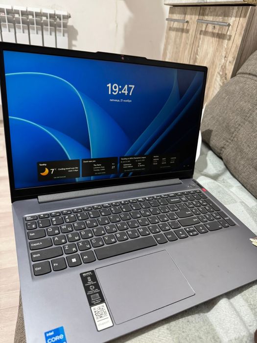 Ноутбук Lenovo core i5/13 пок.