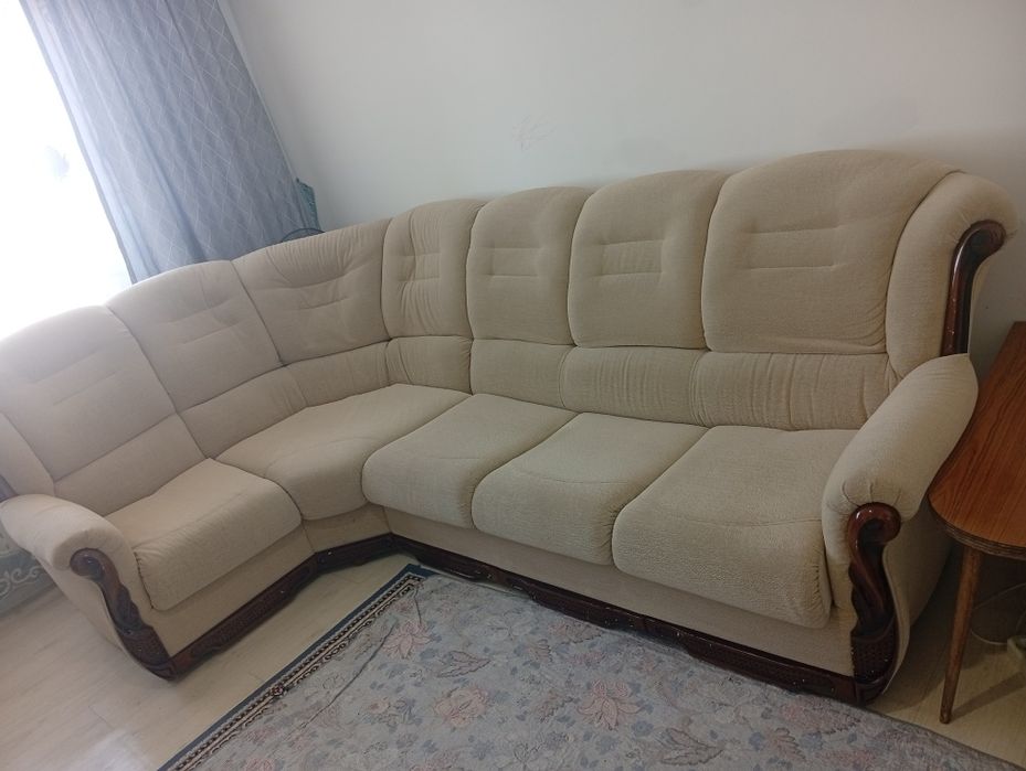 Срочно продам угловой диван с креслом