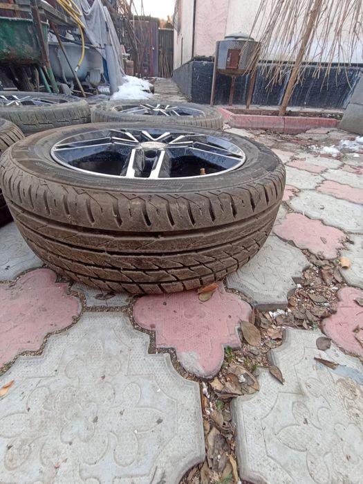 Продам диски с резиной на Мерседес