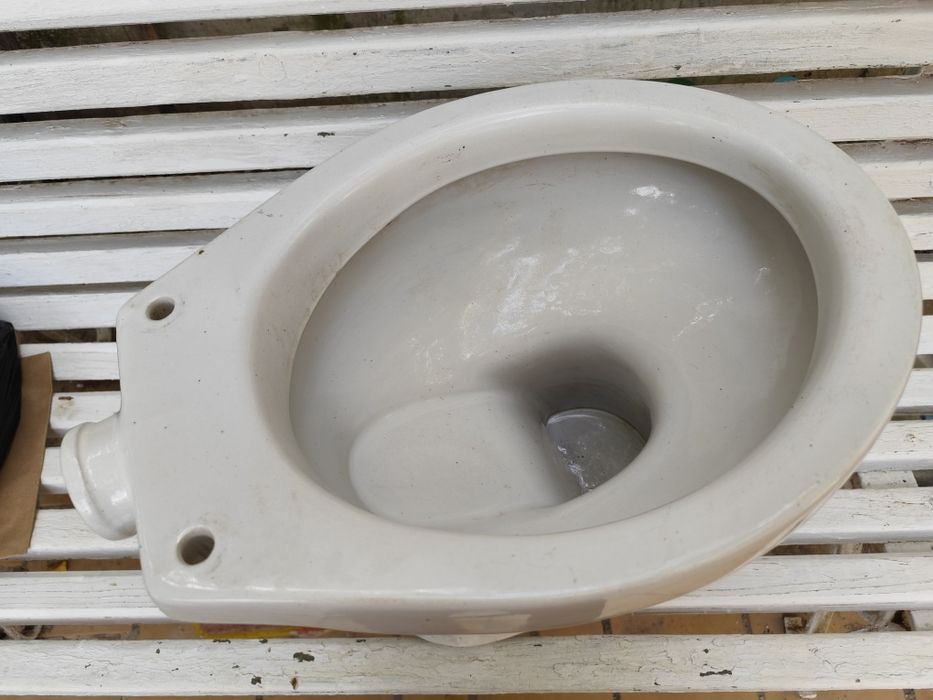 Vas wc ceramic   in stare foarte bună
