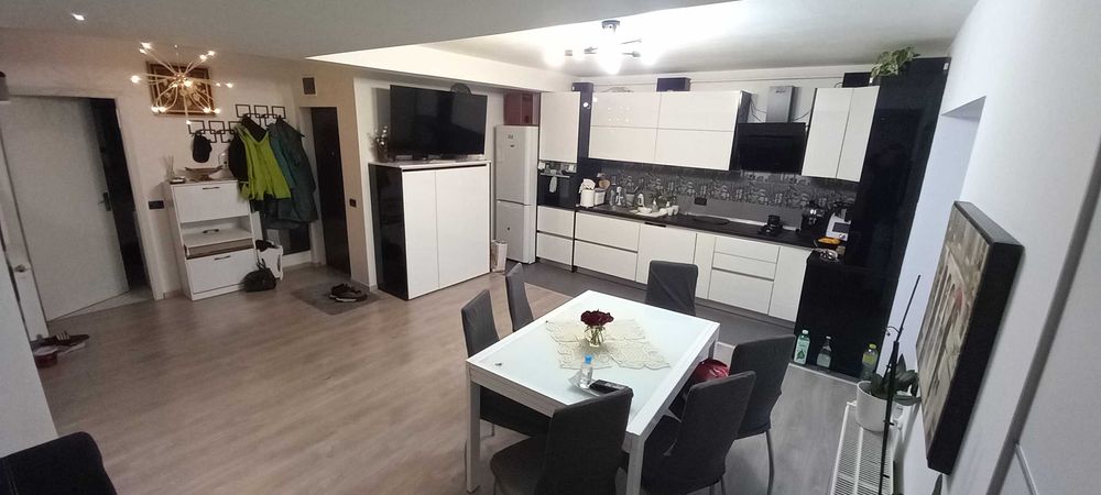 Vand apartament 3 camere Apahida - str.Pietroasa, nr 62