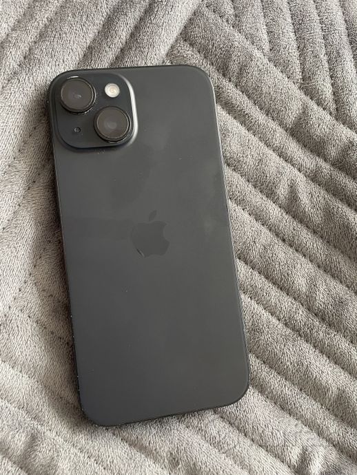 Продам айфон 15 срочно