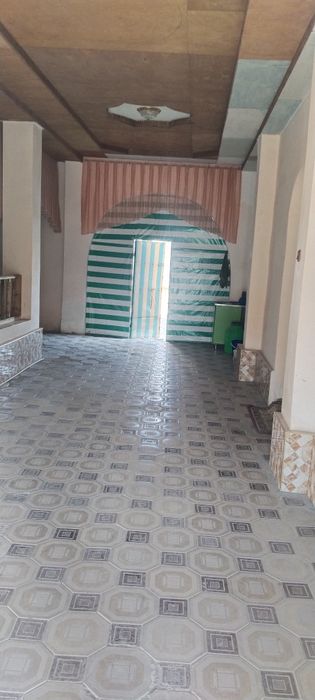 Айропортдан 8 сутик ховли сотилади