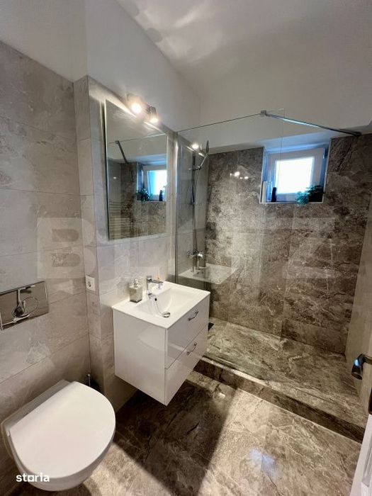 Apartament modern cu 3 camere, 85 mp, centrala si AC, zona CENTRALA