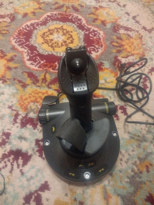 Vând  manetă Saitek CYBORG 3D USB