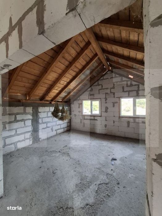 Casa P+M la rosu, teren 582 mp, garaj dublu, doua intrari – Teslui