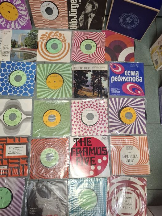 Продавам най-различни видове грамофонни плочи