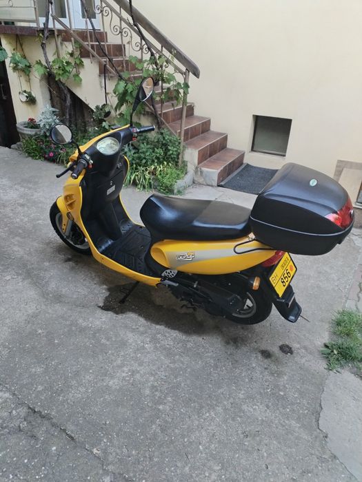 De vânzare motoscuter 49 CC în stare bună de funcționare toate actele valabile gata de drum!