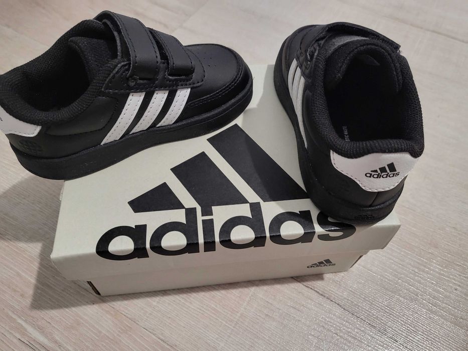 Ново! Детски обувки Adidas
