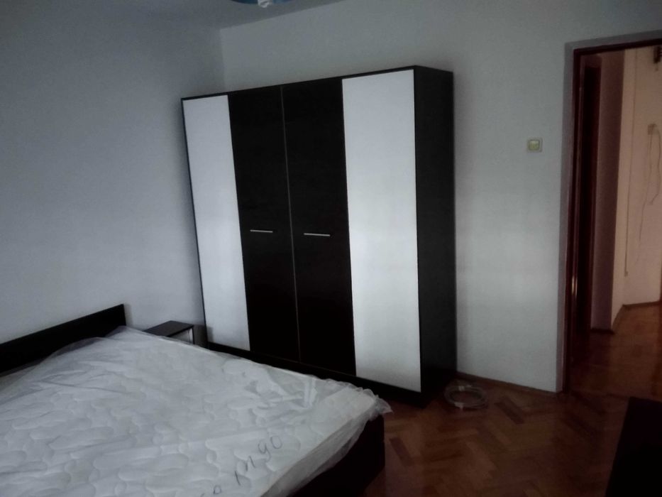 Inchiriez apartament cu 3 camere