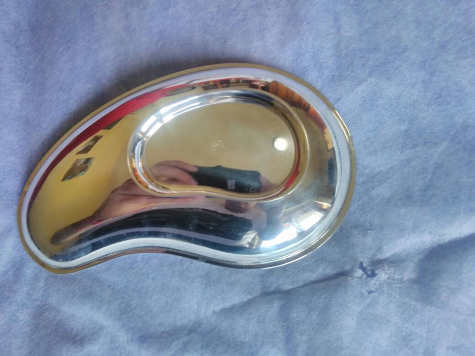 Продавам антикварна сребърна чиния Уникат