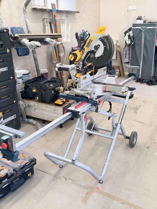 Пила торцовочная DeWALT DWS780