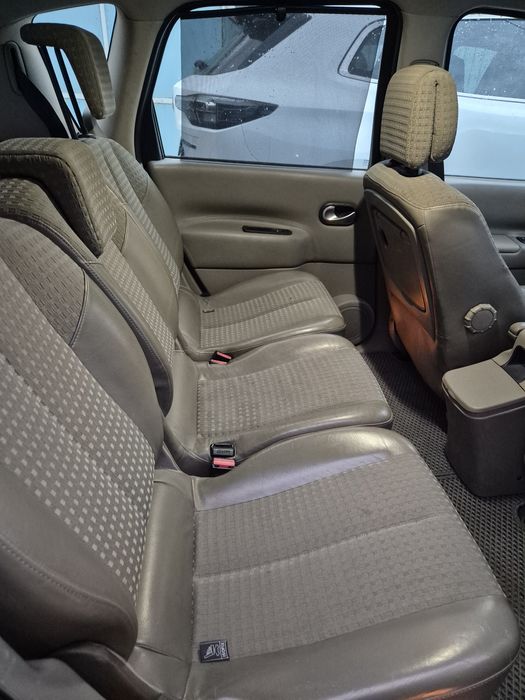 Автомобиль Рено SCENIC